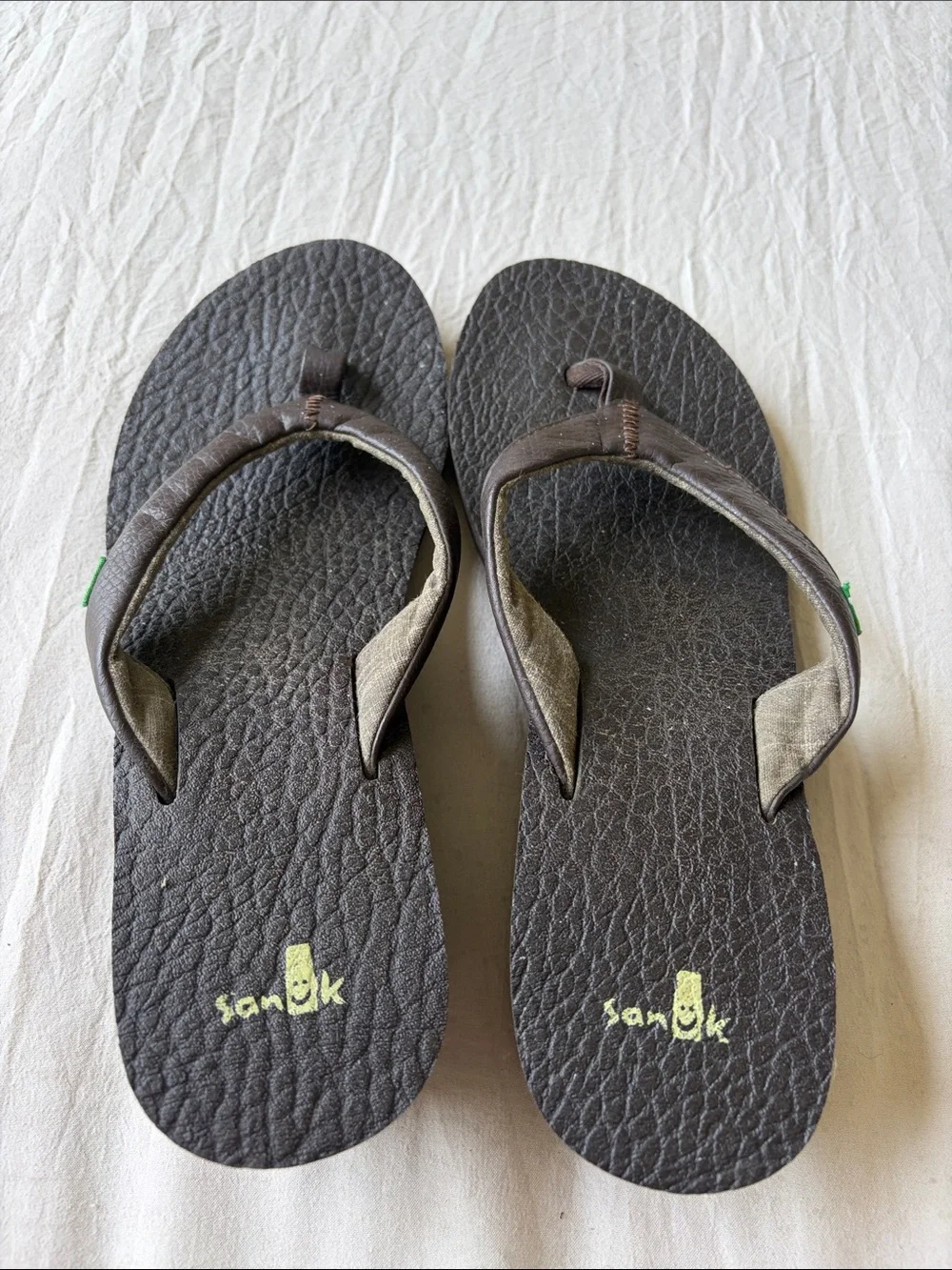 Sanuk padded leather